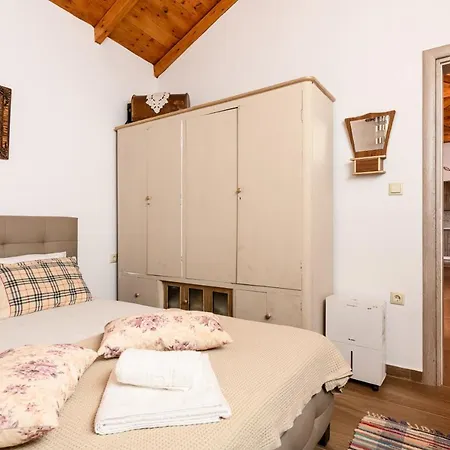 Suzana Mikros Prinos