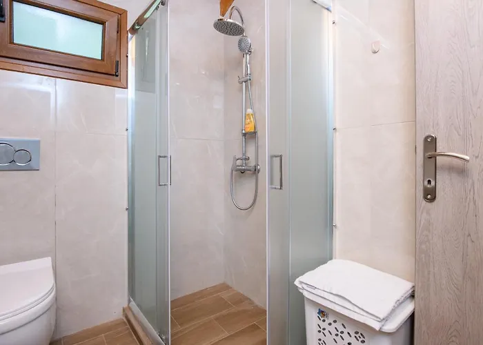 Suzana Mikros Prinos