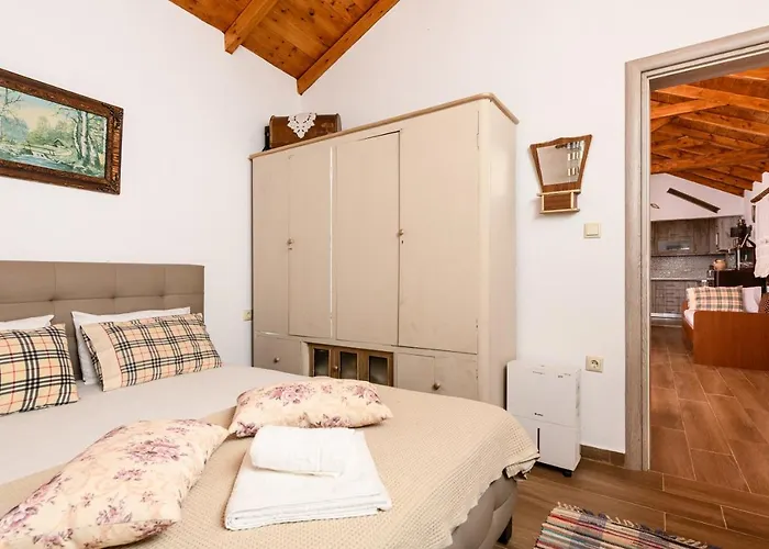 Suzana Mikros Prinos